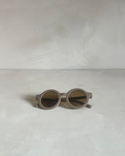 Load image into Gallery viewer, Brown Round Sunglasses
